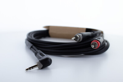 3.5mm mini-jack to rca cable for element